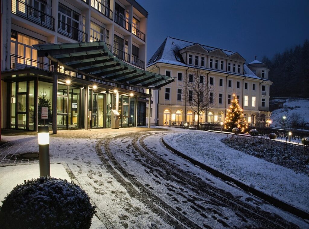 last-minute accommodations booking